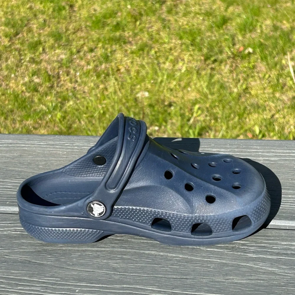 Crocs Kids Classic Slip On Shoe Sandle Clog - Navy Blue Size J1 Some Toe Wear
